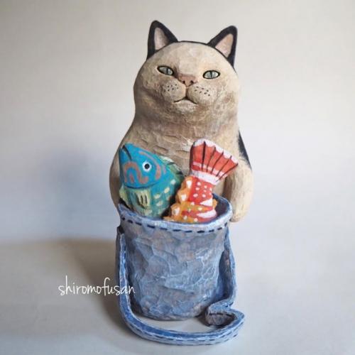 Сиро мофу (Shiro Mofu) вырезает из разных пород древесины чудесных котиков, каждого со своим характером. 05