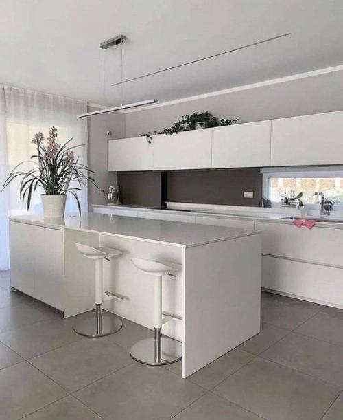 Серо - белая кухня - гостиная без лишних изяществ. 03