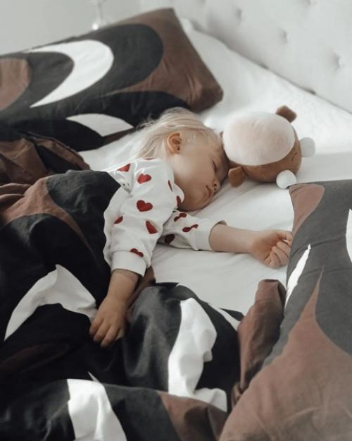 Тренд на коричневый цвет зародился не только в мире моды, он набирает популярность и в домашнем декоре. 06