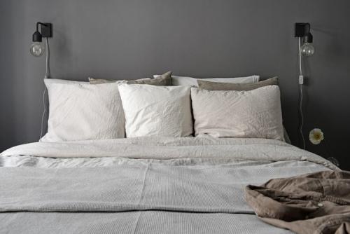 Просторная шведская квартира выбором цвета и украшением интерьера выделяется. 03