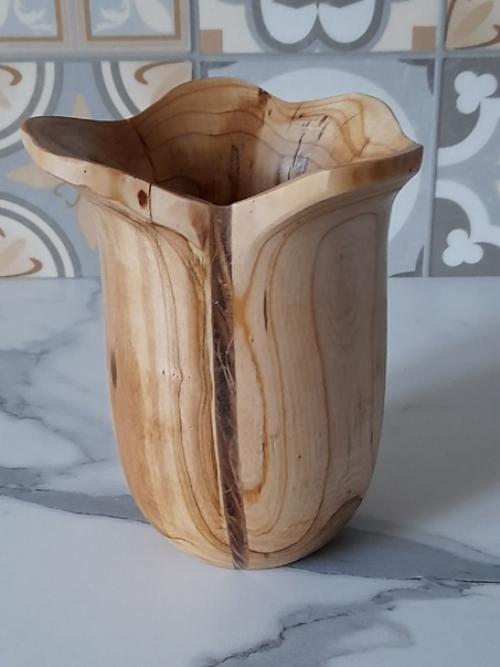 Доброго дня!  Красивые вазы из рябины и черемухи ищут свой новый дом и добрую хозяйку. 01