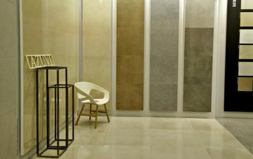 Предлагая для интерьеров натуральные пастельные тона, производители добавляют оригинальности своим изделиям за счёт фактуры и формы. 01