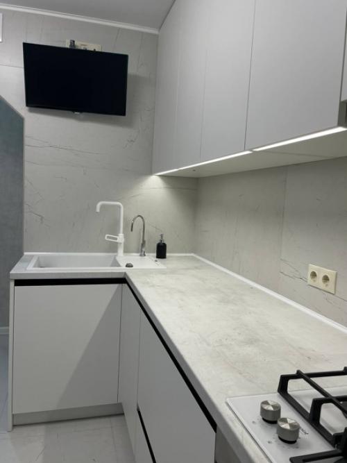 Белую кухни - заветная мечта практически для любой хозяйки иметь. 01