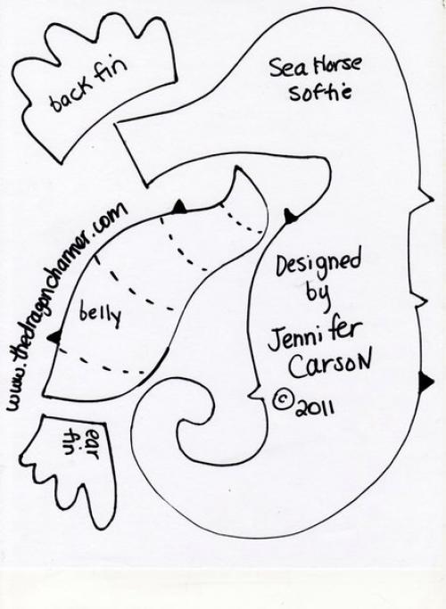 Эта оригинальная мягкая игрушка, выполненная в виде морского конька, отлично впишется в любой интерьер. 06