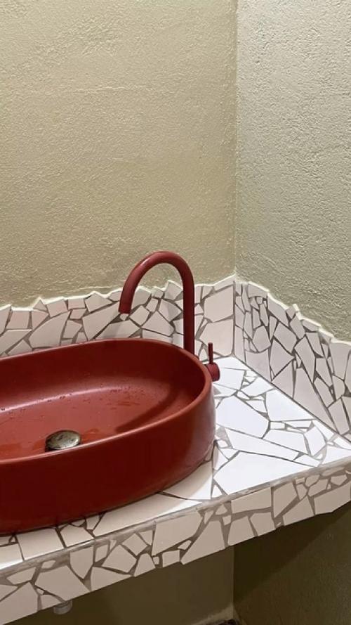 Цветная раковина - акцент в ванной. 01