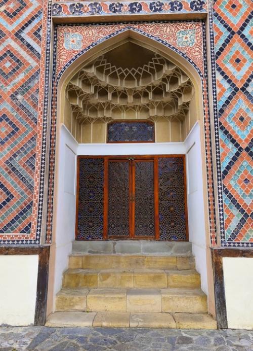 Путешествия - Наталии.  Дворец шекинских ханов считается одним из лучших на Кавказе образцов дворцовой архитектуры Xviii века. 01