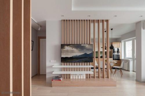 Идея перегородки из бруса не нова, но воплощение всегда разное. 05