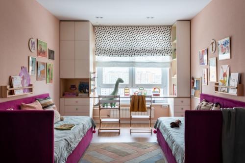 Автор этого незаурядного и насыщенного цветами интерьера - дизайнер Дарья Власова. 07