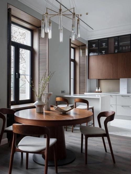 Реализованный интерьер квартиры в историческом доме 1890 года постройки в центре Москвы. 01