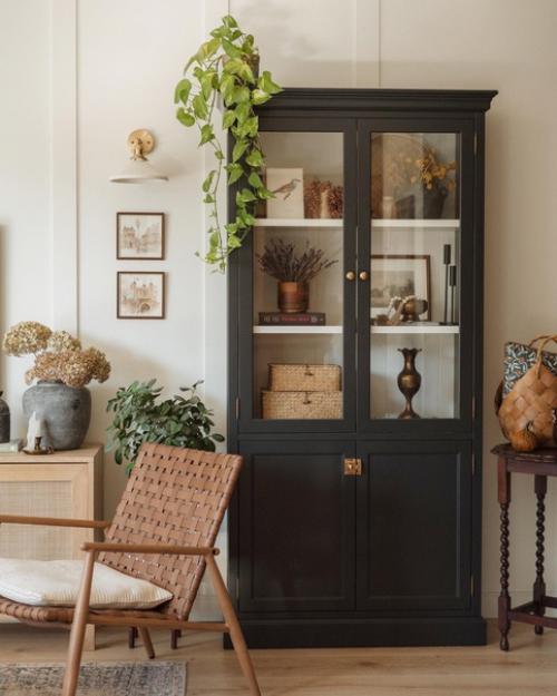 Интерьер этого дома буквально купается в естественном свете, создавая невероятно уютную атмосферу. 03