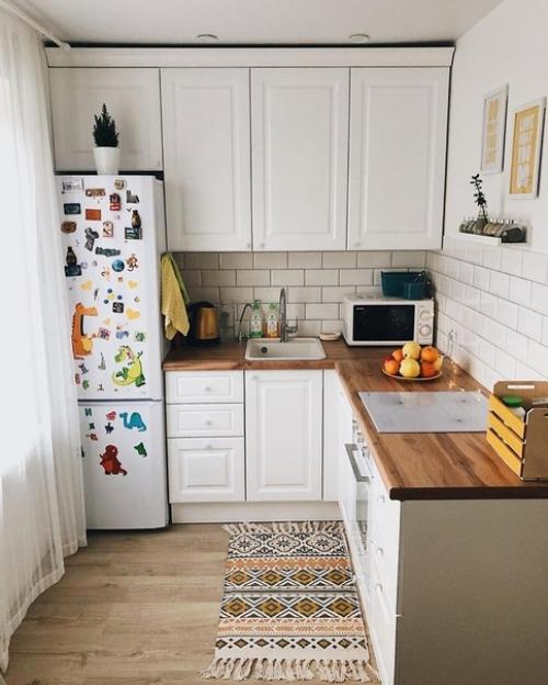 Такая светлая и теплая квартира очень уютно, согласны.