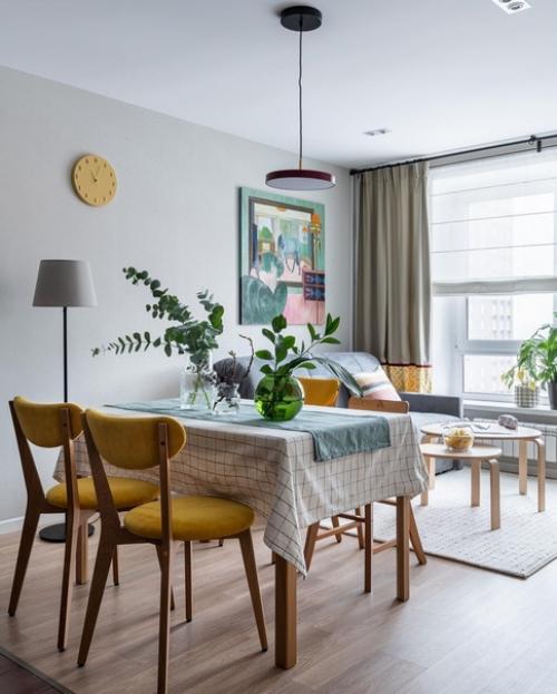 Автор этого незаурядного и насыщенного цветами интерьера - дизайнер Дарья Власова. 02