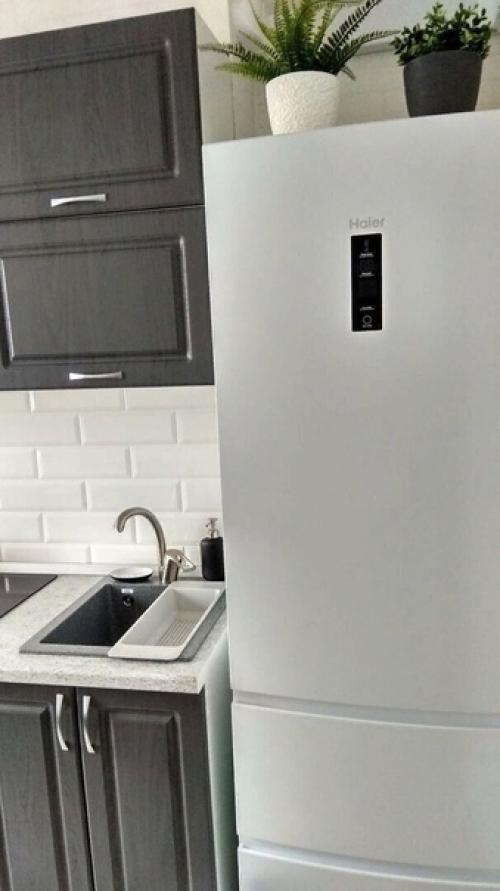 Кухня в таком цвете фасадов выглядит очень дорого. 05