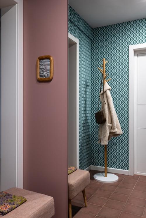 Автор этого незаурядного и насыщенного цветами интерьера - дизайнер Дарья Власова. 08