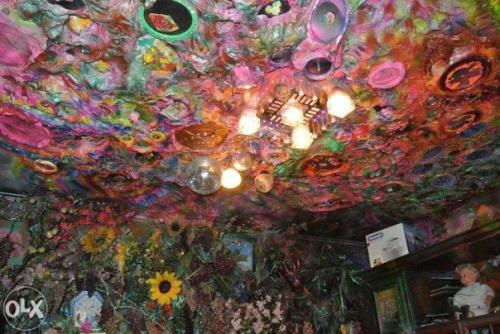 Вот такая вот необычная квартира с самым настоящим психоделическим интерьером выставлена на продажу в Киеве. 06