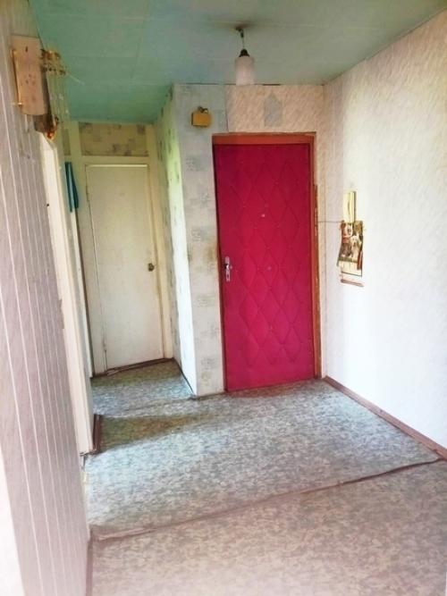 Продается раздельная двухкомнатная квартира на комфортном 3 этаже. 02