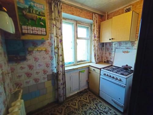 Продается раздельная двухкомнатная квартира на комфортном 3 этаже. 04