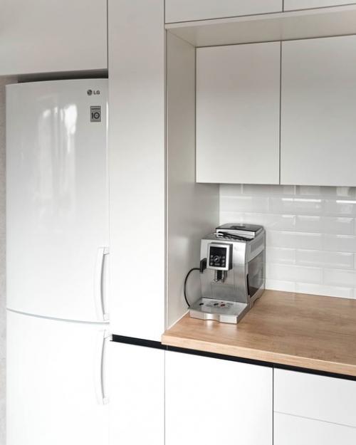 В качестве фасадов для данной кухни используются фасады из наноматовых МДФ панелей фирмы Evogloss в белом цвете. 03