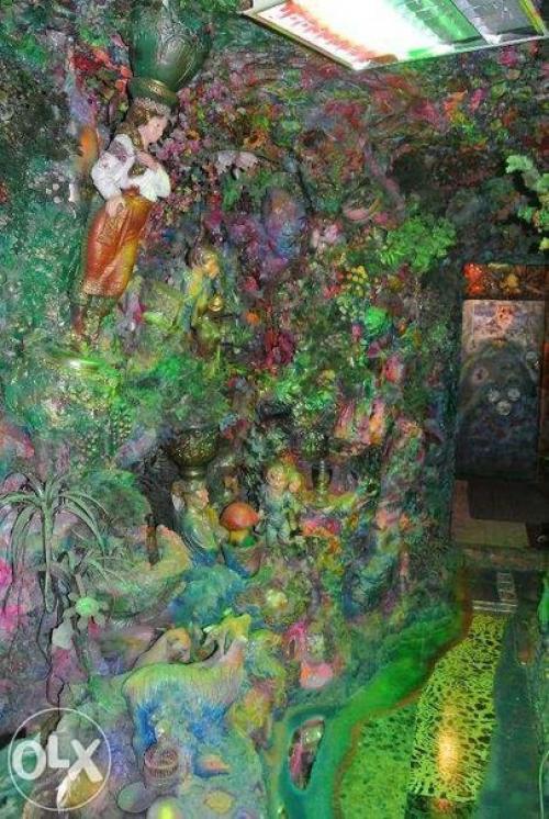 Вот такая вот необычная квартира с самым настоящим психоделическим интерьером выставлена на продажу в Киеве. 01