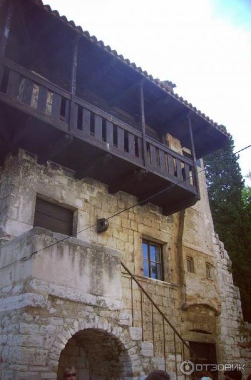 Романский дом (хорв. 05