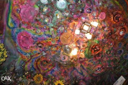 Вот такая вот необычная квартира с самым настоящим психоделическим интерьером выставлена на продажу в Киеве. 07