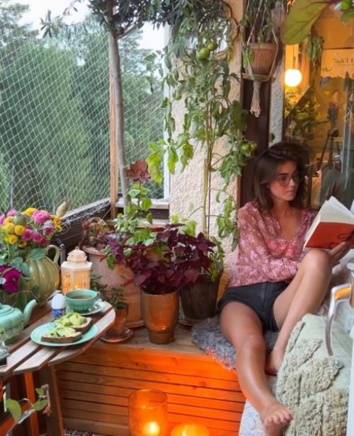 Наш балкон - это маленькая жемчужина дома. 03