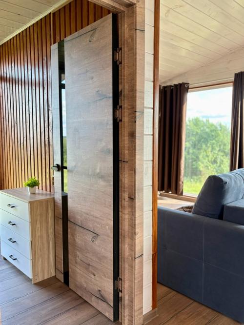 Мы рады предоставить для вас новый благоустроенный дом на берегу озера волго. 08