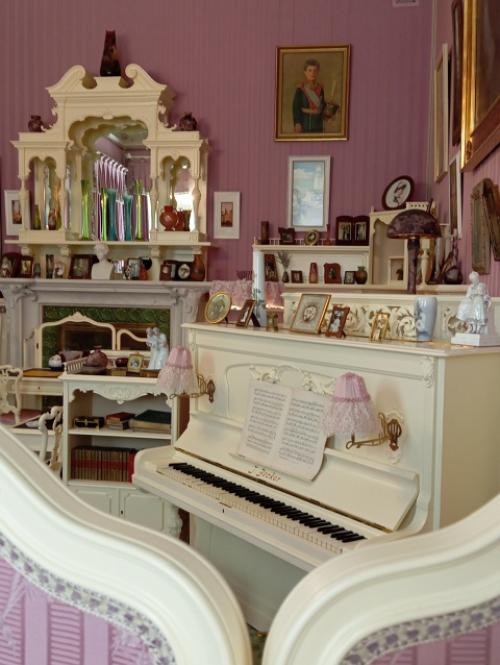 Александровский дворец - место, где с 1905 года постоянно проживала семья Николая второго, и отсюда же отправилась в ссылку в августе 1917 года. 03