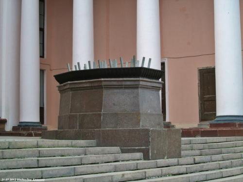 Дворец культуры построен по заказу и на средства верх - исетского металлургического завода в 1952-1957 годах. 07