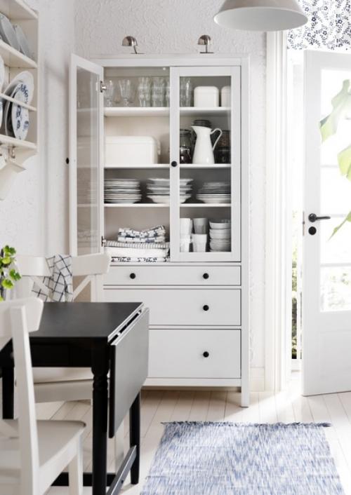 Сложно представить себе иной предмет мебели, который мог бы подарить интерьеру столько уюта и теплоты, как буфет на кухню. 02