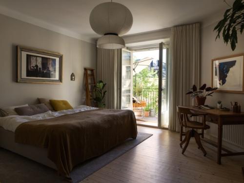 Дом, в котором находится эта очаровательная квартира построен в Стокгольме в 20-х годах прошлого века. 05