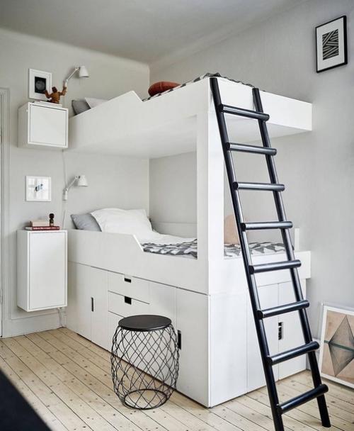 В том случае, если детей двое, а комната одна, можно также красиво и органично спроектировать интерьер. 08