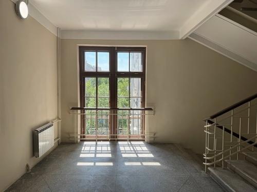 Внутри знаменитого ажурного дома (ленинградский проспект, 27); после капремонта подъезда и избавления от грязно-зеленого цвета стен. 04