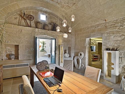 Каменный дом 1746 года в Италии. 02