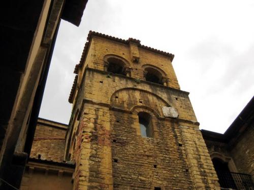 Готический кафедральный собор святого спасителя Овьедо находится в центре города на улице калье де Санта Анна неподалеку от здания ратуши Овьедо. 02