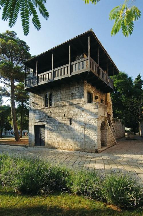 Романский дом (хорв. 03