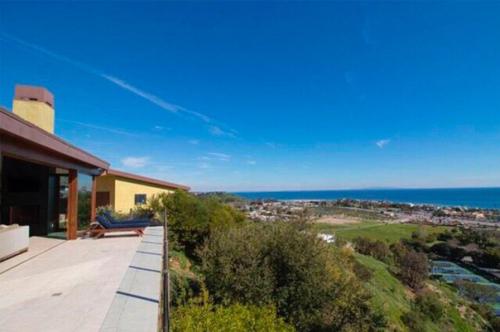 Роберт дауни - младший купил виллу как у тони старка. 01