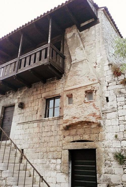 Романский дом (хорв. 04