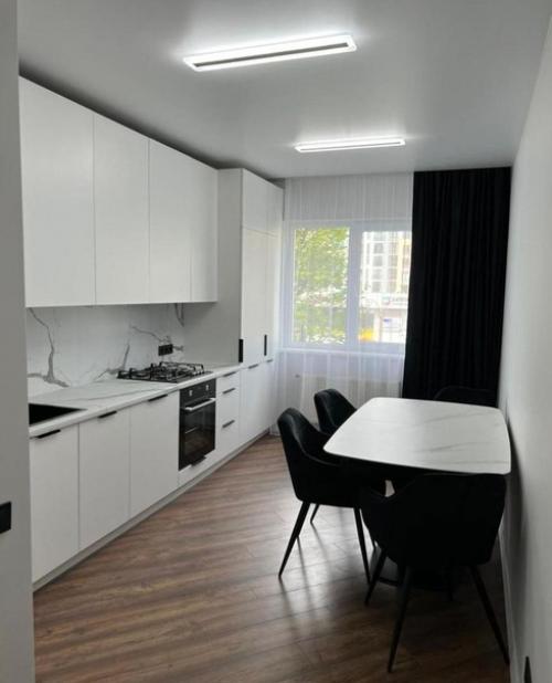 Просторная квартира. Современная. 01