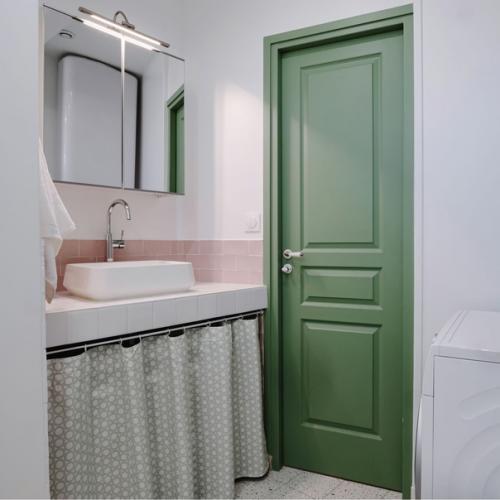 Дизайнер Екатерина Данилова сделала в парижской квартире легкую перепланировку и оформила интерьер под кодовым названием Цветы и Птицы. 09