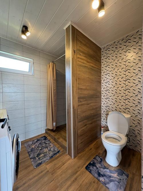 Мы рады предоставить для вас новый благоустроенный дом на берегу озера волго. 04