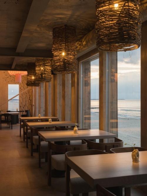 Реализованный интерьер ресторана на территории глэмпинга Малина, на берегу балтийского моря. 06