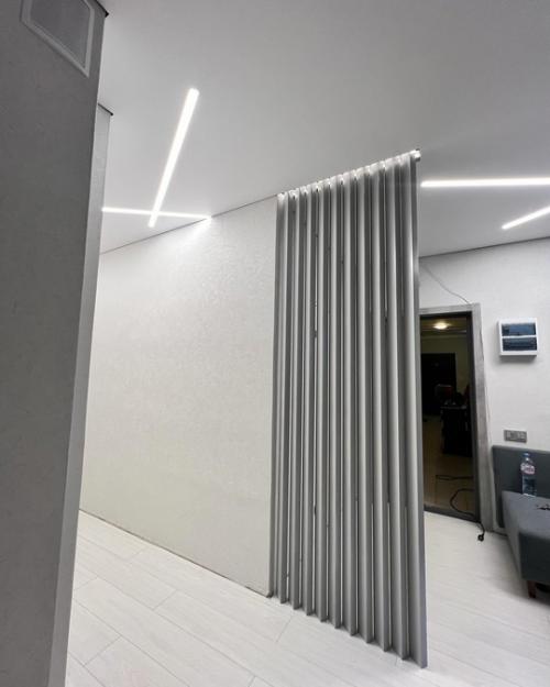 Алюминиевые реечные перегородки с подсветкой. 02