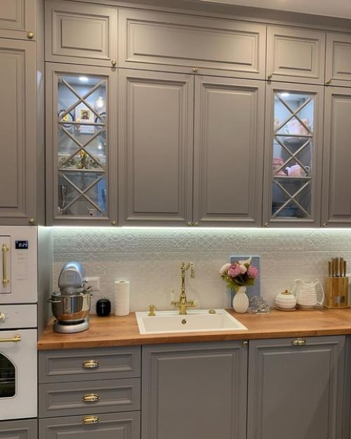 Кухня в сером цвете тоже классно смотрится. 05