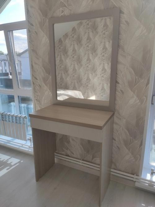 В последнее время мы изготовили очень много проектов с туалетными столиками. 03