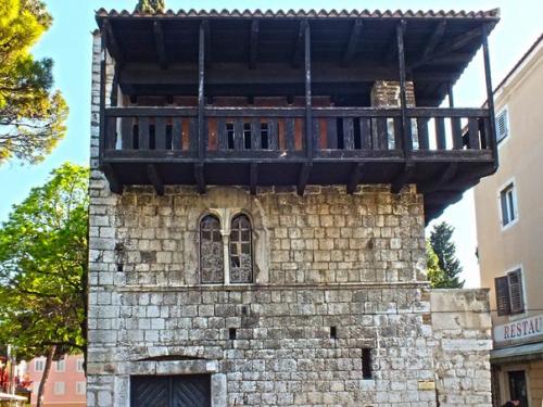 Романский дом (хорв. 02