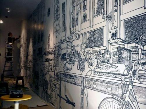 Charlotte Mann разрисовывает интерьеры и экстерьеры домов и квартирчерным маркером. 02