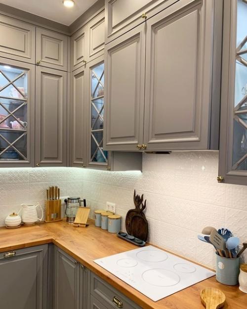 Кухня в сером цвете тоже классно смотрится. 03