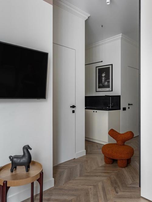 Грамотная планировка позволила создать зонирование без перегородок. 09