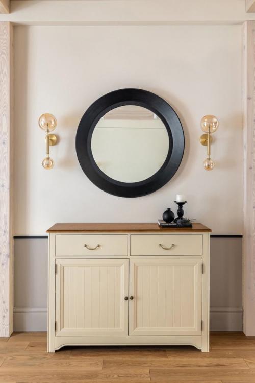 Новая жизнь деревянного дома в Подмосковье - отличный пример того, как можно обновить пространство, не теряя его характера. 06